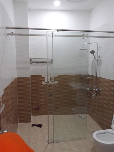 Lắp phòng kính tắm tại Long Biên chuyên nghiệp