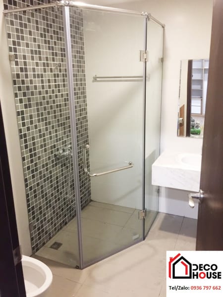 Phòng tắm kính nhỏ đẹp tận dụng triệt để không gian phòng tắm nhưng vẫn đảm bảo trông rộng rãi và thanh lịch
