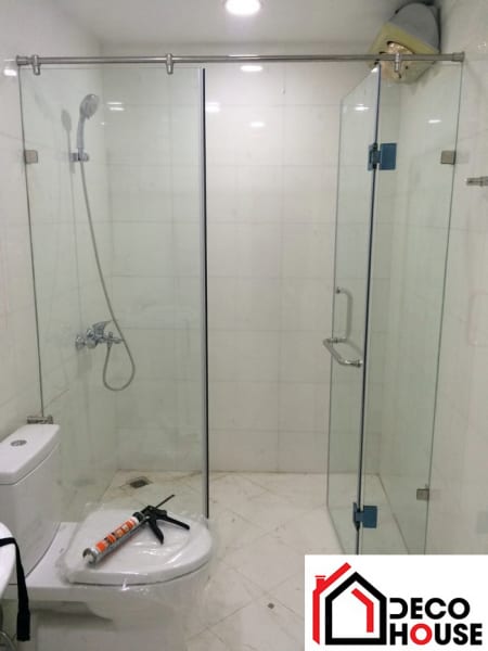 Vách kính tắm cửa mở quay 3 tấm đẹp
