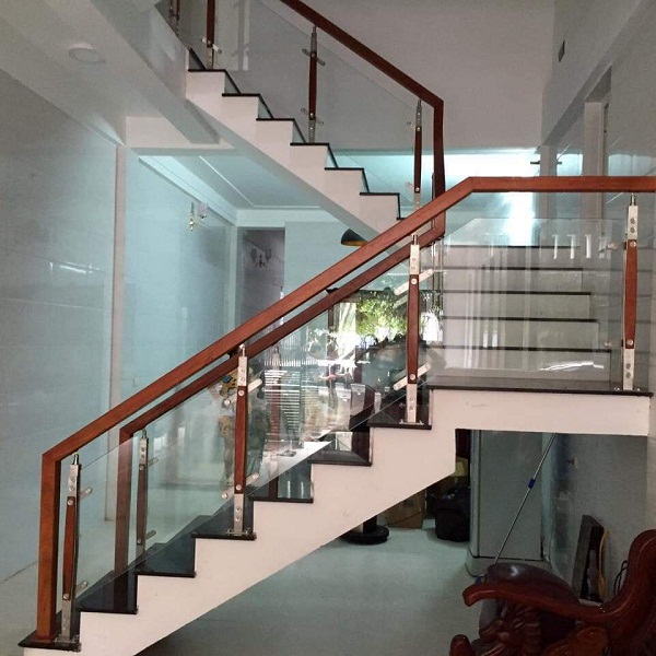Giá cầu thang kính và các mẫu cầu thang kính thông dụng