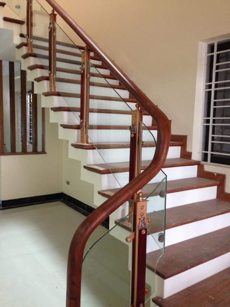 Giá cầu thang kính và các mẫu cầu thang kính thông dụng