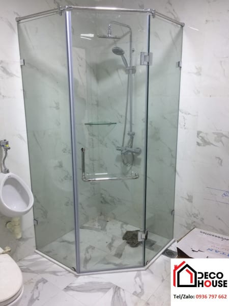 Phòng tắm kính 3 tấm vát góc 135 độ