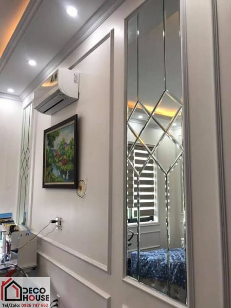 Gương dán tường trang trí phòng ngủ