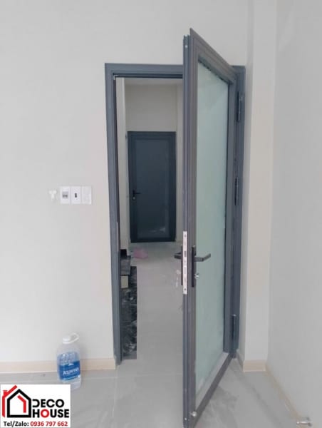 Cửa đi 1 cánh nhôm Xingfa màu ghi xám