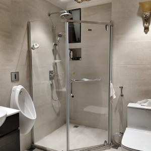 Vách kính nhà tắm vát góc Fendi FIV-1X3 (900x900x1900mm)