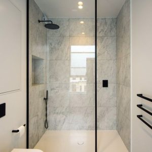 Mẫu vách kính nhà tắm không cửa