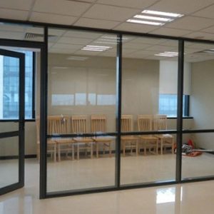 vách kính cường lực khung nhôm