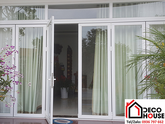 Cửa đi nhôm Việt Pháp màu trắng đẹp