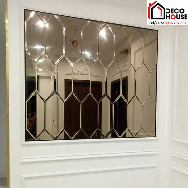 Gương ốp tường trang trí hình lục giác phòng khách