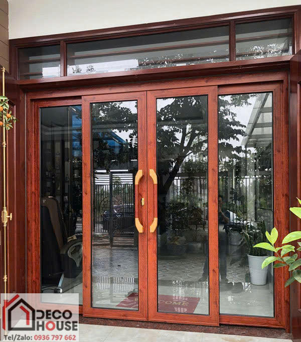 Mẫu cửa trượt quay nhôm kính 4 cánh màu vân gỗ