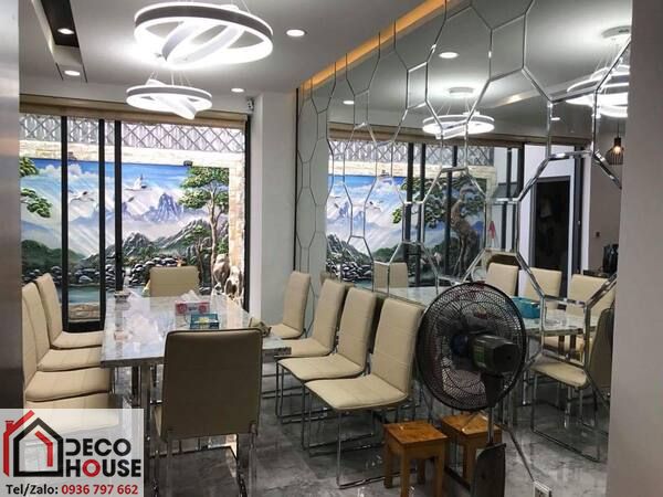 Thi công gương dán tường trang trí nhà hàng tại Hà Nội