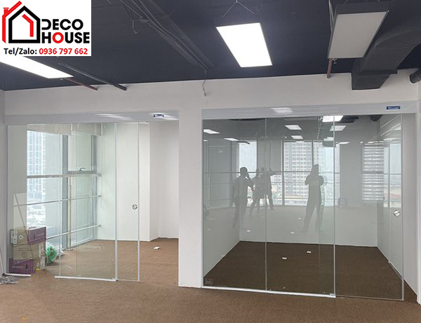 Mẫu cửa kính cường lực Zamilldoor cho văn phòng