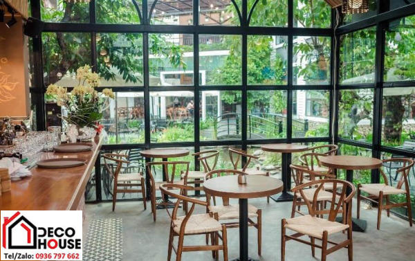 Cửa kính quán cafe