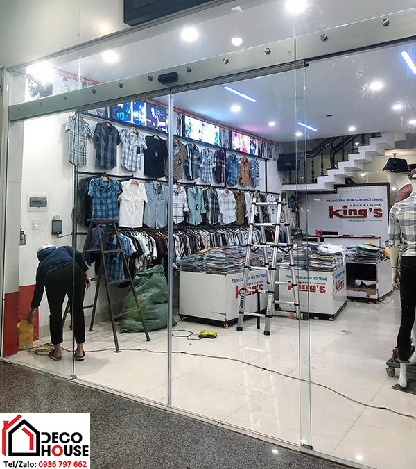 Cửa kính cho shop quần áo tại Hà Nội
